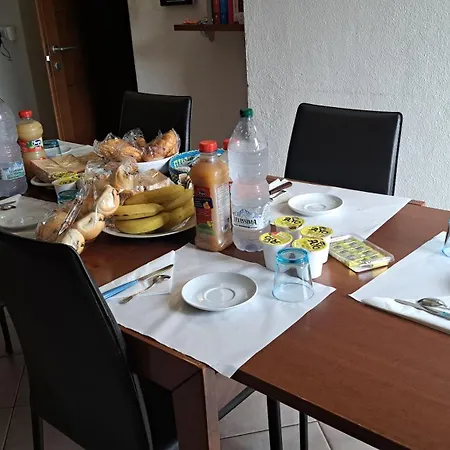 Domo - Guest-house Il Nespolo Fiorito Nocleg ze śniadaniem *