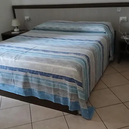 Domo - Guest-house Il Nespolo Fiorito Oda ve Kahvaltı Orosei