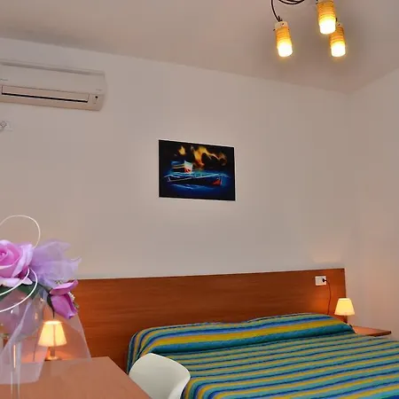 Domo - Guest-house Il Nespolo Fiorito 奥罗塞伊