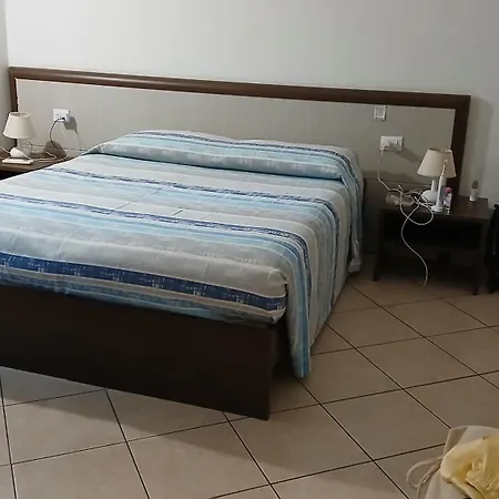 Bed & Breakfast Domo - Guest-house Il Nespolo Fiorito 3*