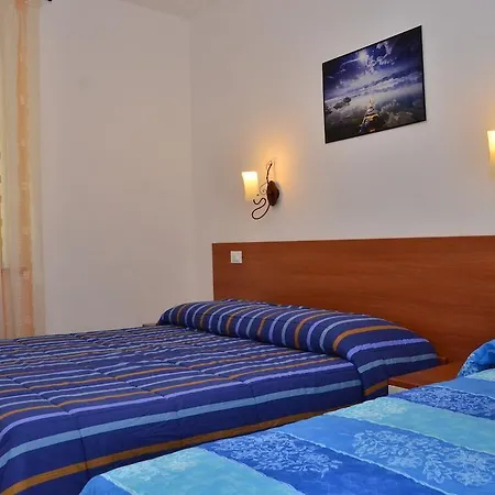 Bed & Breakfast Domo - Guest-house Il Nespolo Fiorito Orosei